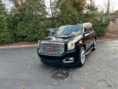 Used 2017 GMC Yukon SLT w/ Premium Edition image 2