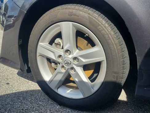 Used 2014 Toyota Camry SE FWD image 4