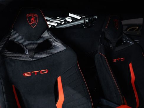 Used 2022 Lamborghini Huracan STO RWD image 58