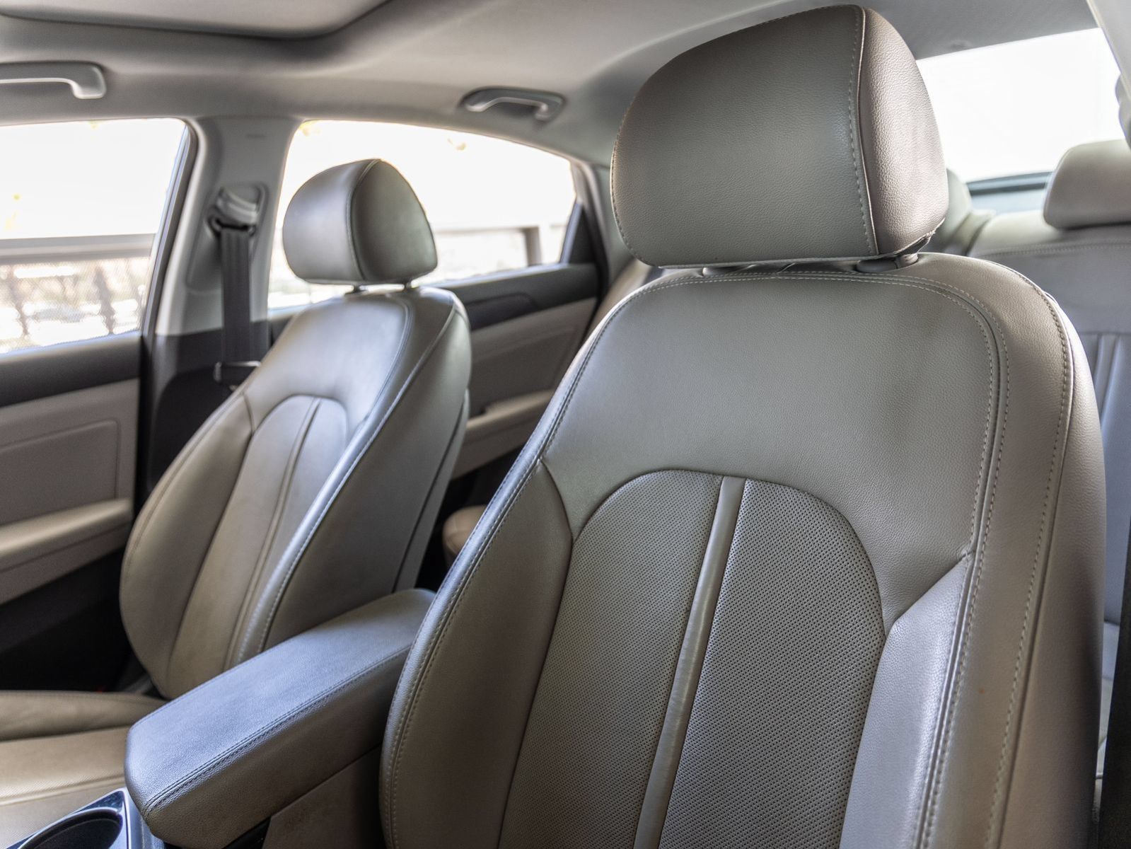Used 2019 Hyundai Sonata Limited w/ Winter Weather Package FWD image 9