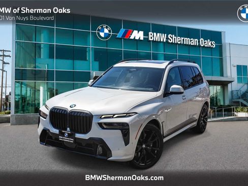 Used 2024 BMW X7 xDrive40i w/ M Sport Package AWD/4WD image 1