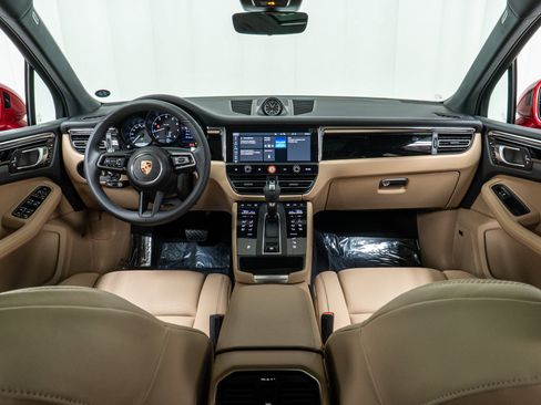 Used 2025 Porsche Macan image 18