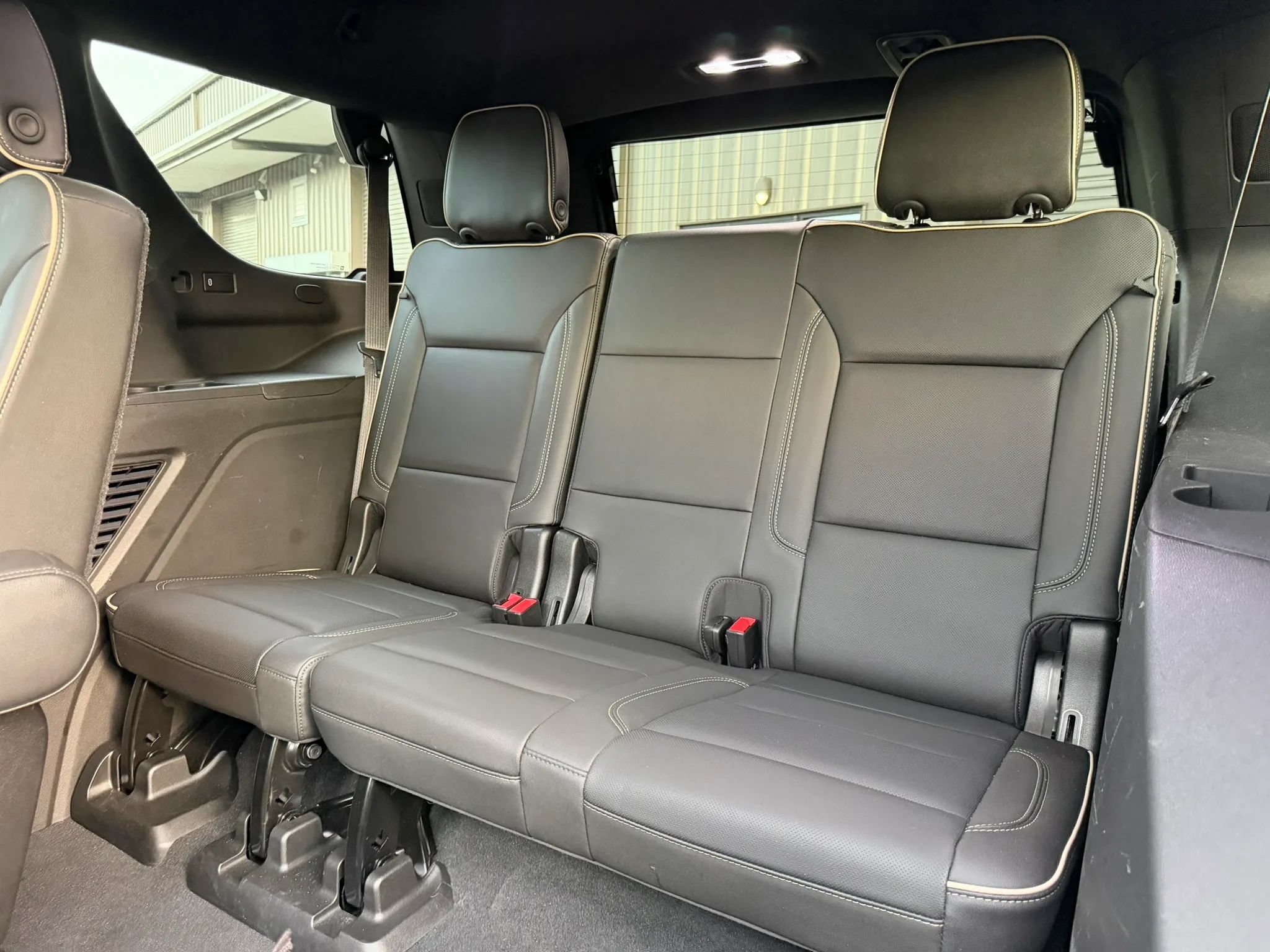 Used 2021 Chevrolet Tahoe Premier w/ Premium Package AWD/4WD image 28