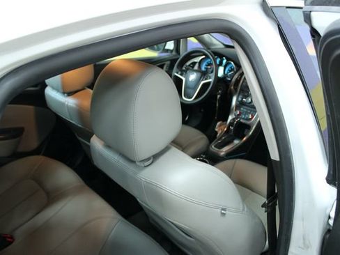 Used 2017 Buick Verano FWD image 12