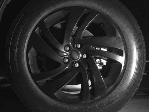 Used 2025 Land Rover Discovery Sport S image 40