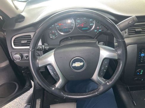 Used 2007 Chevrolet Suburban LT w/ LT Preferred Equipment Group AWD/4WD image 6