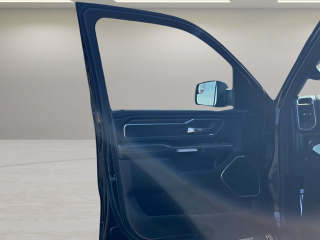 Used 2025 RAM 1500 Laramie AWD/4WD image 9