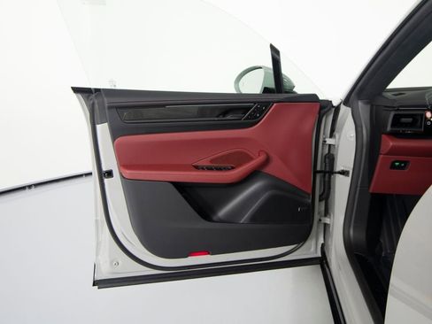 New 2026 Porsche Macan Turbo Electric AWD/4WD image 18
