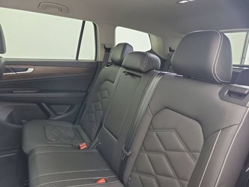 Used 2026 Volkswagen Atlas SE FWD image 12