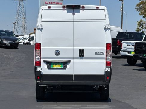 New 2025 RAM ProMaster 2500 w/ Quick Order Package 22G SLT image 6