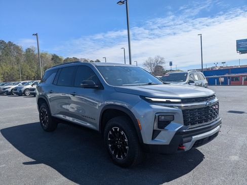 Used 2025 Chevrolet Traverse Z71 w/ Driver Confidence Package image 3