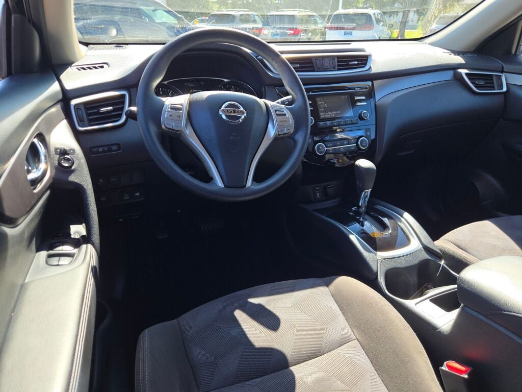 Used 2015 Nissan Rogue SV AWD/4WD image 16