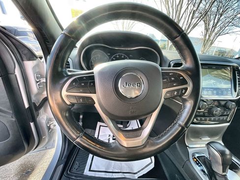 Used 2022 Jeep Grand Cherokee Limited w/ Trailer Tow Group IV image 11