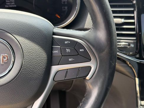 Used 2020 Jeep Grand Cherokee Altitude RWD image 26