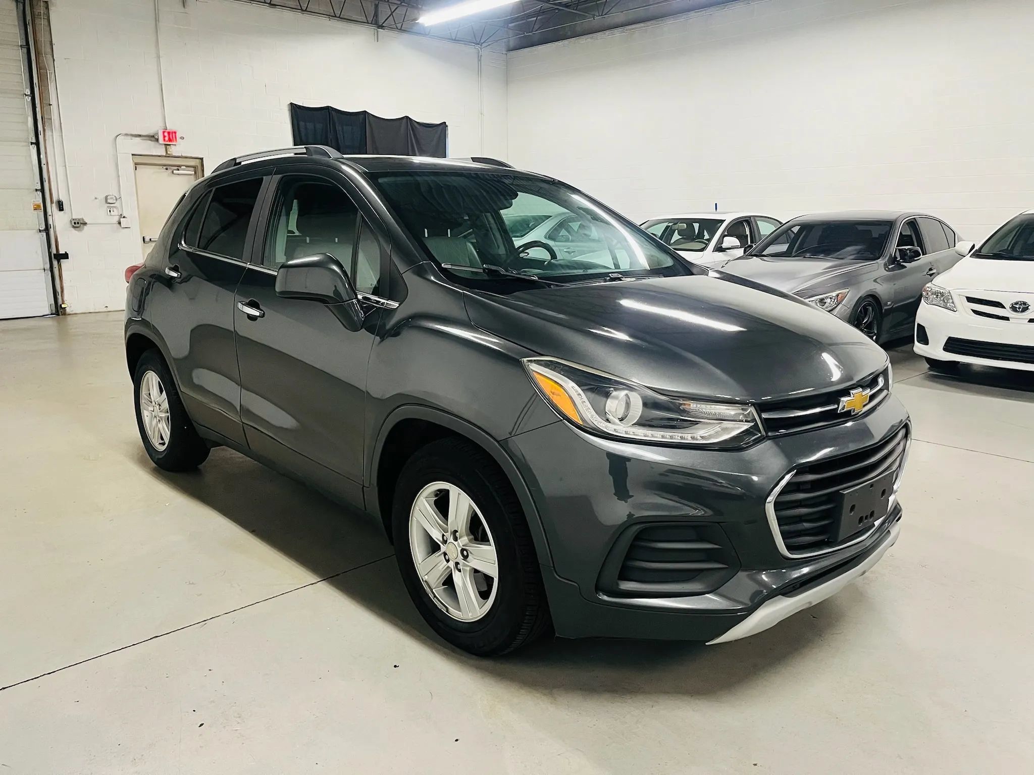 Used 2017 Chevrolet Trax LT w/ LT Convenience Package FWD image 4