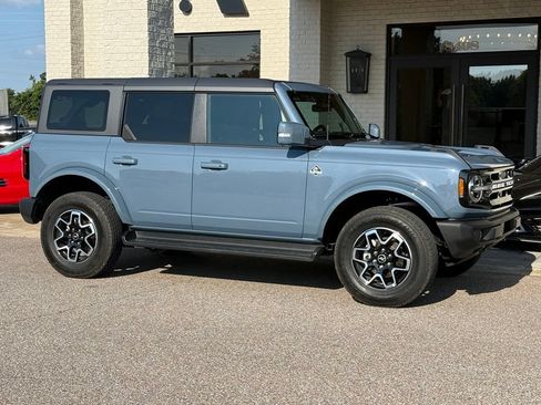 Used 2025 Ford Bronco Outer Banks AWD/4WD image 3