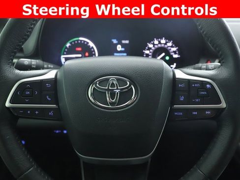 Used 2022 Toyota Sienna XLE image 22