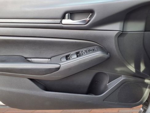 Used 2024 Nissan Altima 2.5 SV image 20