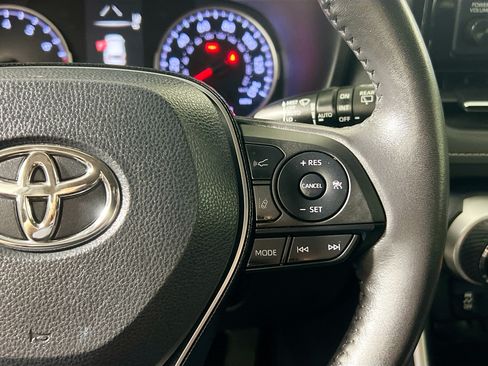 Used 2019 Toyota RAV4 XLE Premium w/ Cold Weather Package FWD image 19