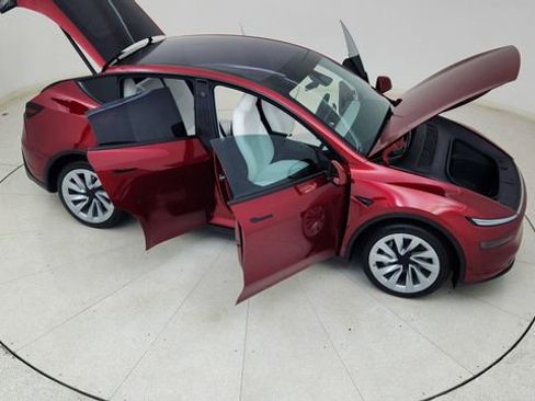 Used 2026 Tesla Model Y AWD image 82