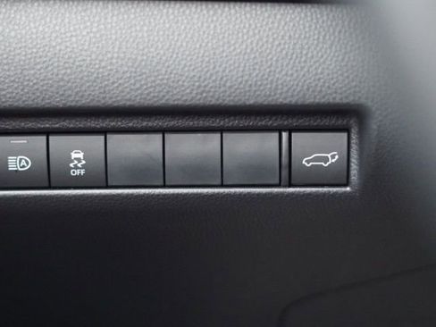 Certified 2024 Toyota Venza XLE image 21