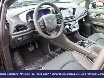 New 2026 Chrysler Pacifica Limited w/ S Appearance Package