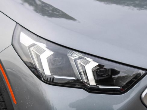 Used 2025 BMW X2 xDrive28i image 8