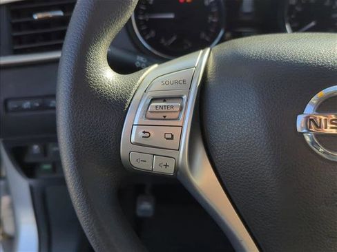 Used 2016 Nissan Rogue SV image 13