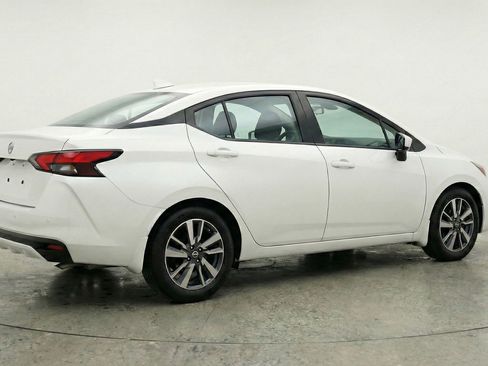 Used 2025 Nissan Versa SV image 9