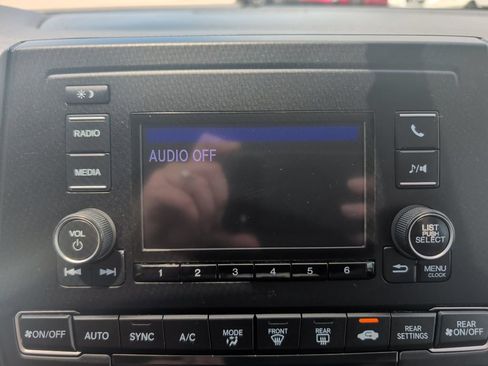 Used 2018 Honda Odyssey LX image 13