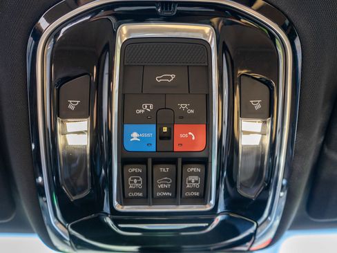 Used 2022 Jeep Grand Cherokee Summit w/ Adv Protech Group IV AWD/4WD image 27
