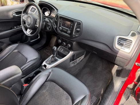 Used 2018 Jeep Compass Latitude FWD image 29