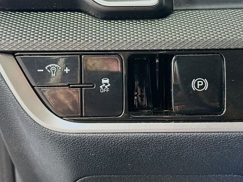 Used 2025 Kia Sportage LX image 16