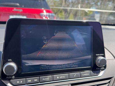 Used 2025 Nissan Altima 2.5 SV image 23