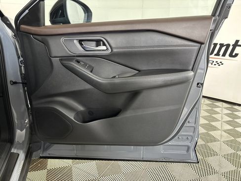 Used 2023 Nissan Rogue Platinum FWD image 30