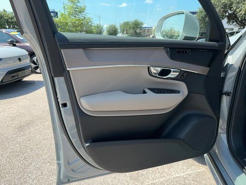 Certified 2025 Volvo XC90 T8 Plus w/ Protection Package Premier image 10