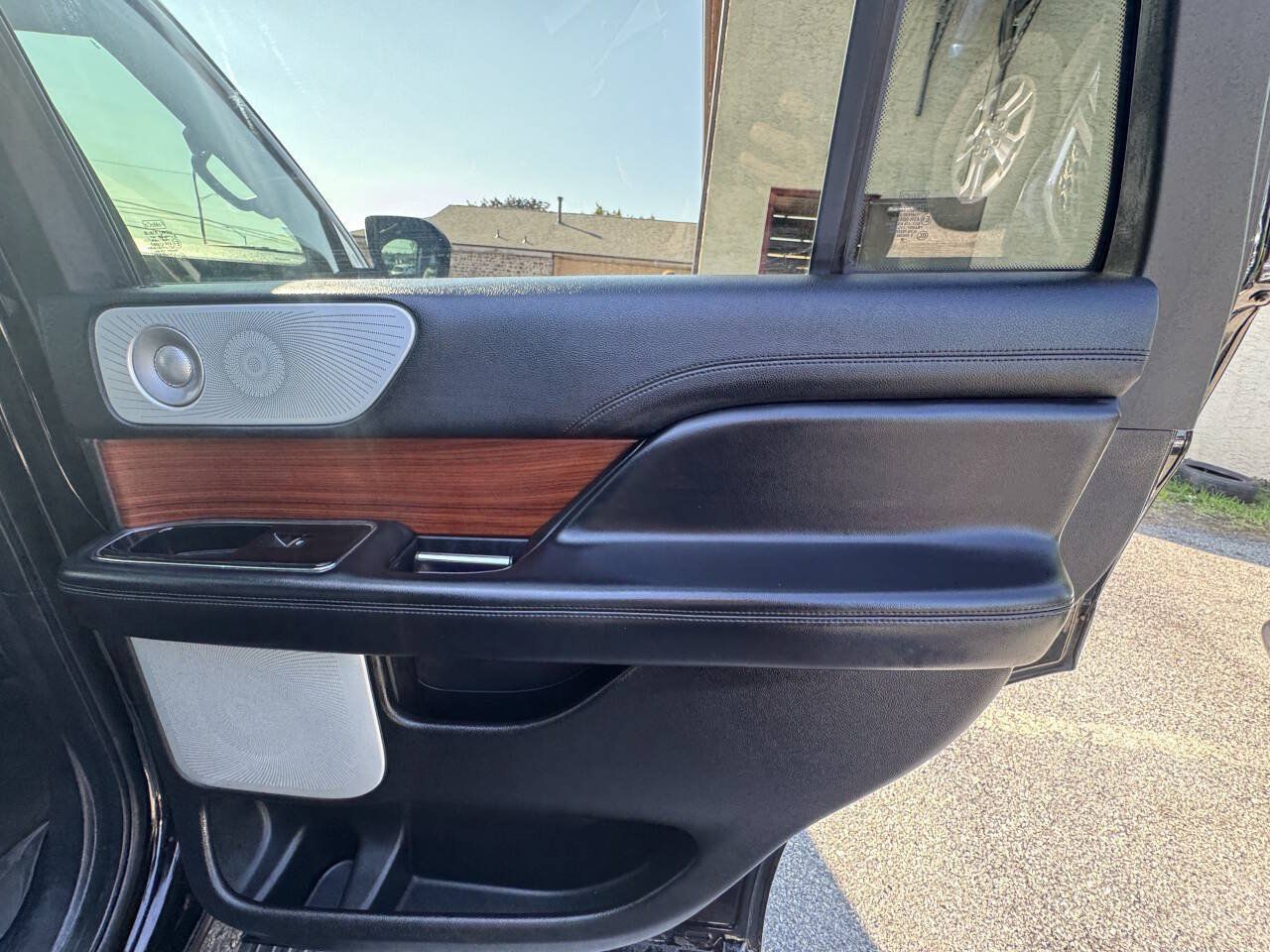 Used 2018 Lincoln Navigator Reserve w/ Technology Package AWD/4WD image 29