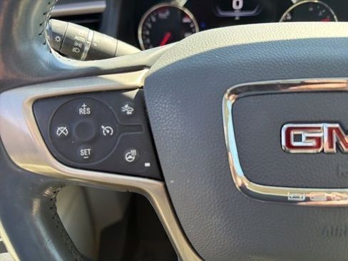 Used 2021 GMC Acadia Denali w/ Denali Ultimate Package image 10