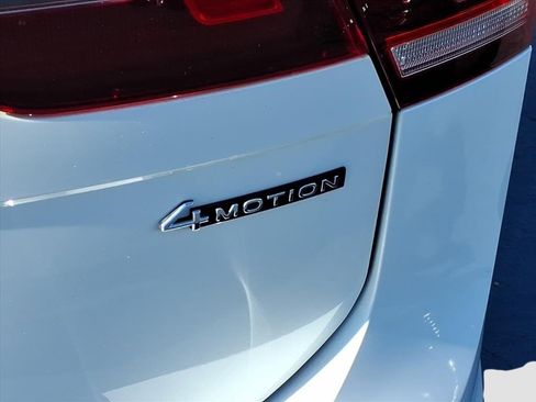 Used 2023 Volkswagen Tiguan SE R-Line image 10