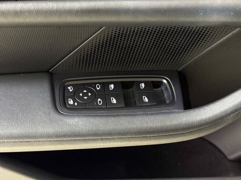 Used 2022 Porsche Taycan 4S AWD/4WD image 17