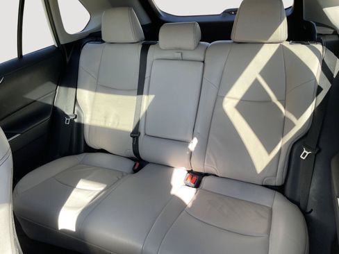 Used 2019 Toyota RAV4 XLE FWD image 5