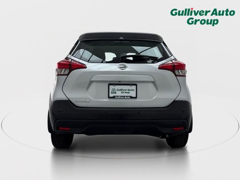 Used 2020 Nissan Kicks S FWD image 7