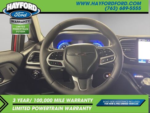 Used 2025 Chrysler Pacifica Select FWD image 11