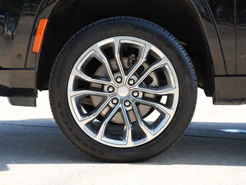 Used 2022 Jeep Grand Wagoneer Series II AWD/4WD image 31