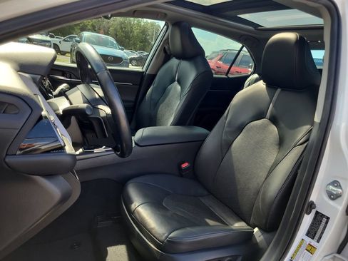 Used 2022 Toyota Camry XSE FWD image 15