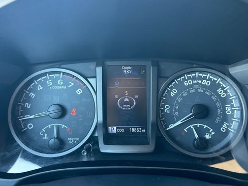 Used 2019 Toyota Tacoma TRD Off-Road AWD/4WD image 23