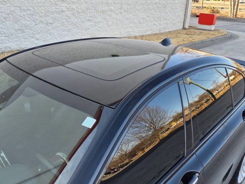 Used 2011 BMW ALPINA B7 w/ Driver Assistance Pkg image 17