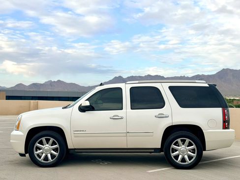 Used 2011 GMC Yukon Denali RWD image 7