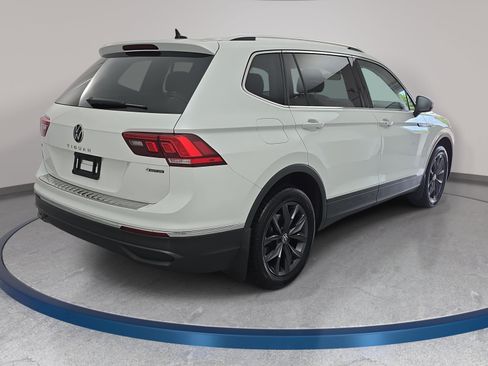 Certified 2023 Volkswagen Tiguan SE w/ Panoramic Sunroof Package AWD/4WD image 5