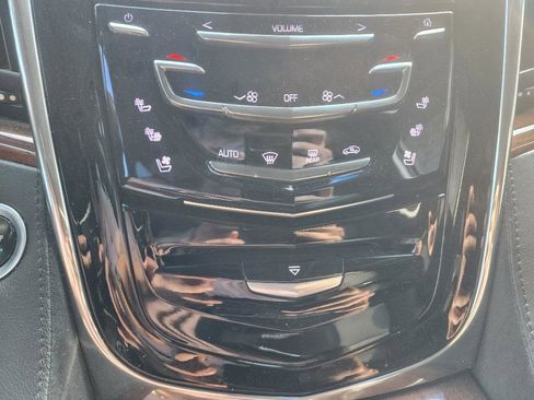 Used 2016 Cadillac Escalade Luxury image 20